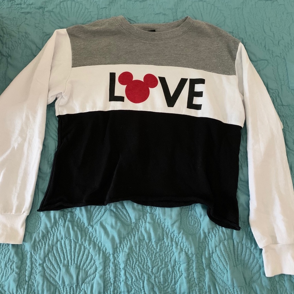Disney love crop sweatshirt size M